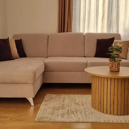 ния, райска градина / Garden Of Eden Apartment *