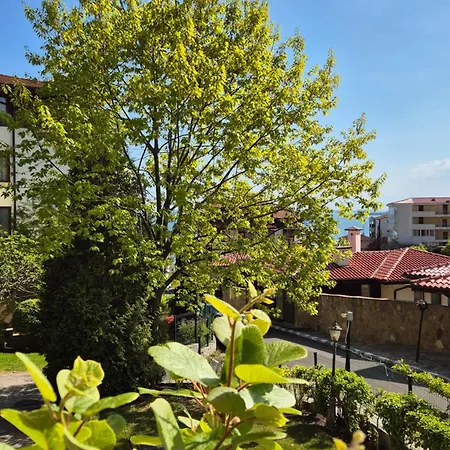 Apartment ния, райска градина / Garden Of Eden
